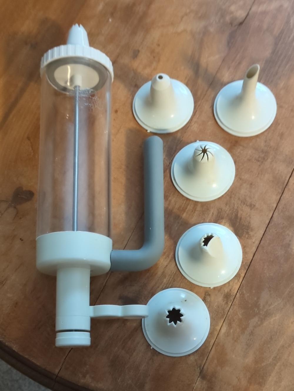 Pampered Chef Decorating Set with Nozzle Attachments